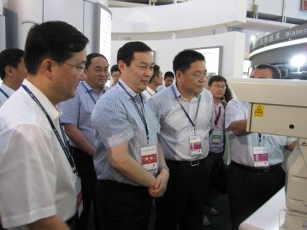神戎自主研发的激光夜视仪亮相第十六届中国北京国际科技产业博览会