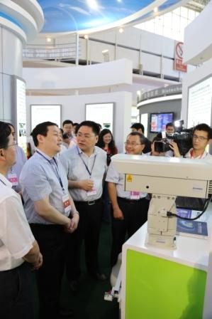 神戎自主研发的激光夜视仪亮相第十六届中国北京国际科技产业博览会